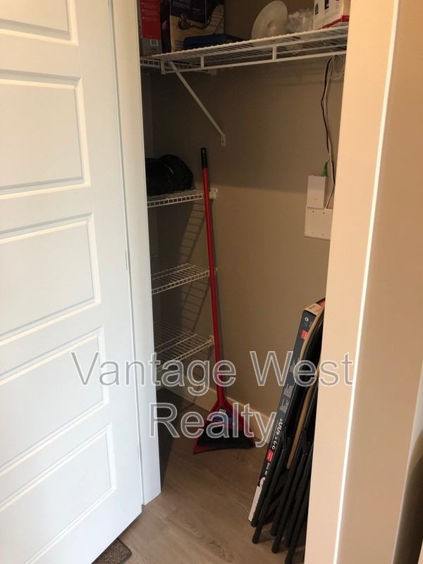 330 Leon Ave - Photo 3 of 11