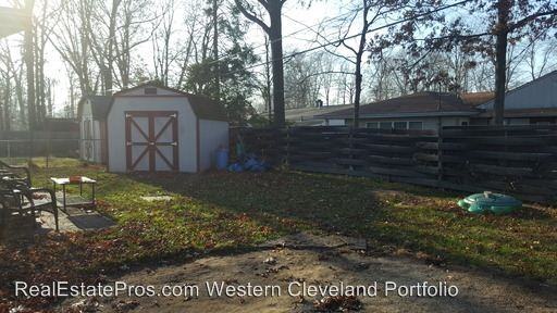 6400 Alderwood Rd - Photo 3 of 27