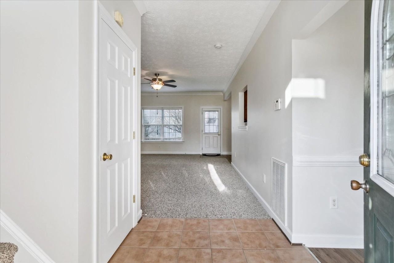 303 Minnie Cir - Photo 3 of 41