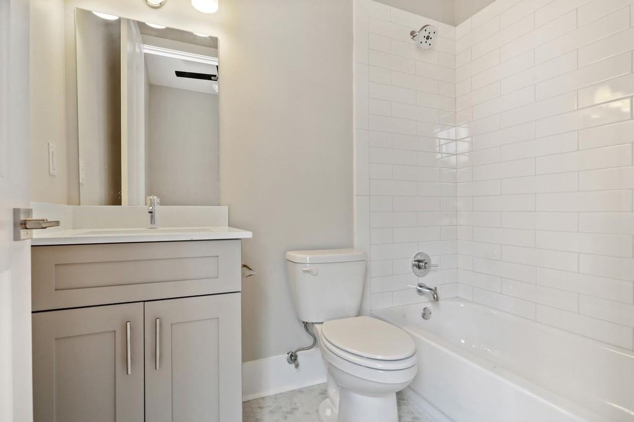 2617 Carondelet St #202 - Photo 5 of 7