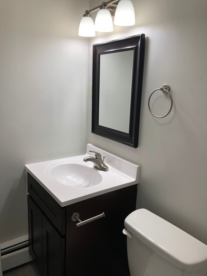 Oakland Heights Apartments - Photo 2 of 10