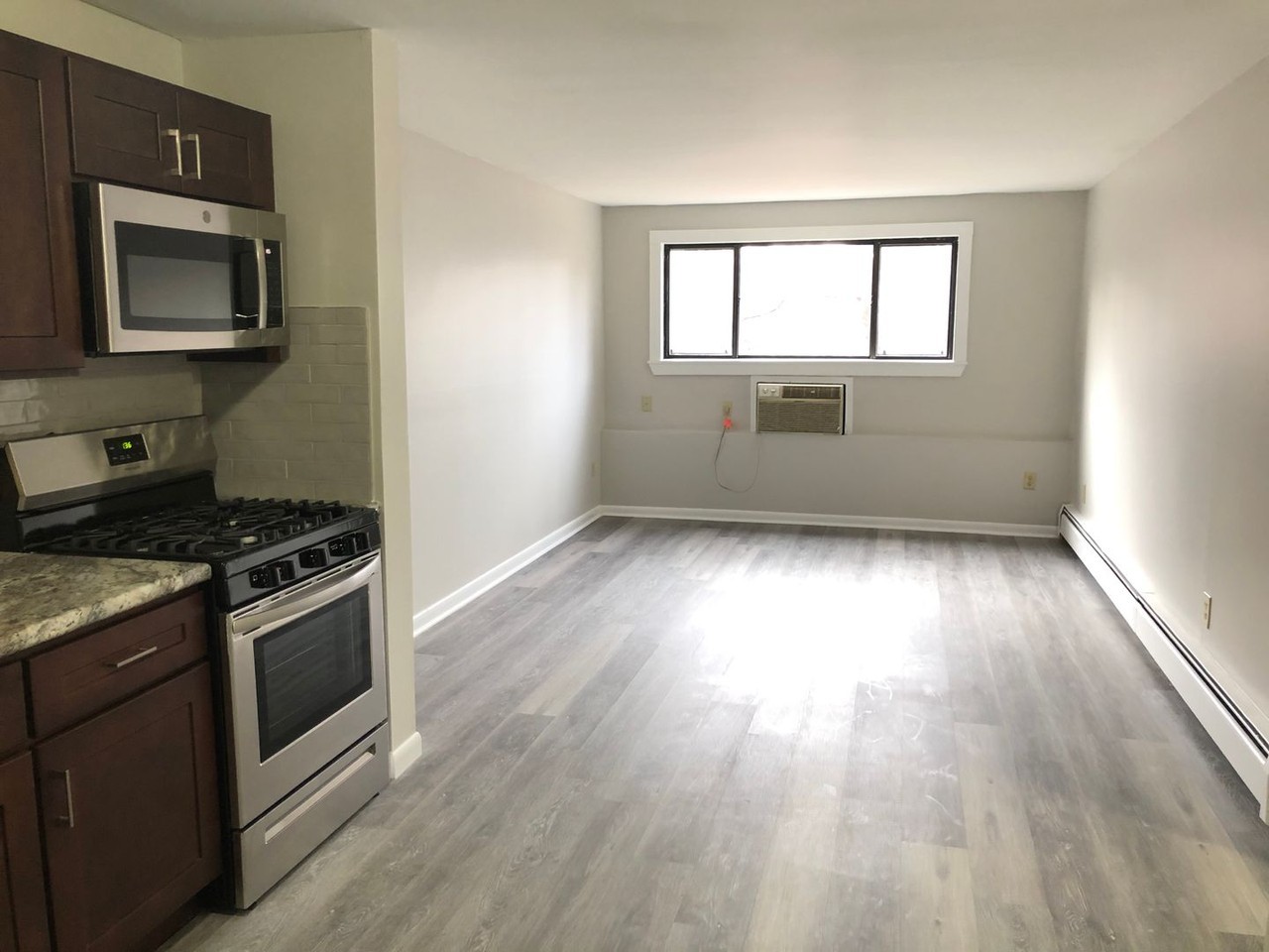 Oakland Heights Apartments - Photo 3 of 10