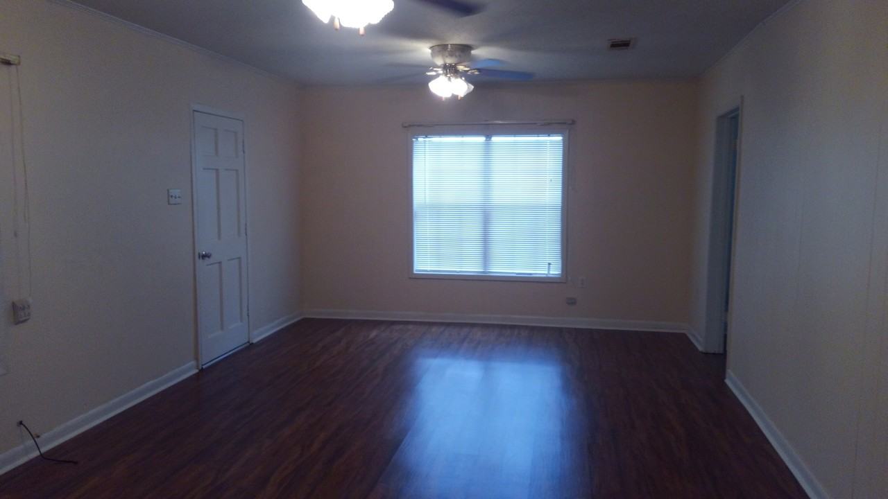 692 Granberry Rd - Photo 2 of 7