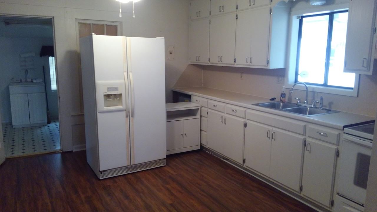 692 Granberry Rd - Photo 3 of 7