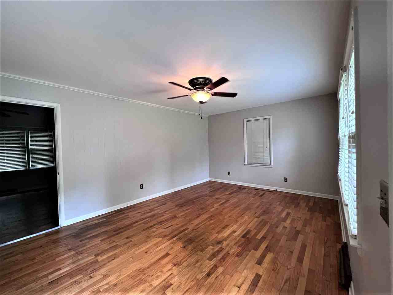 123 Crestview St - Photo 3 of 10