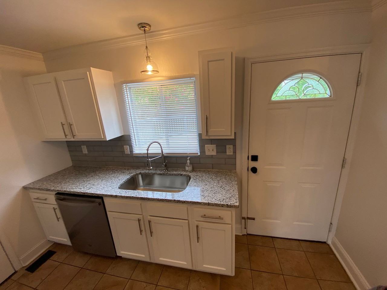 521 Greystone Rd - Photo 5 of 17