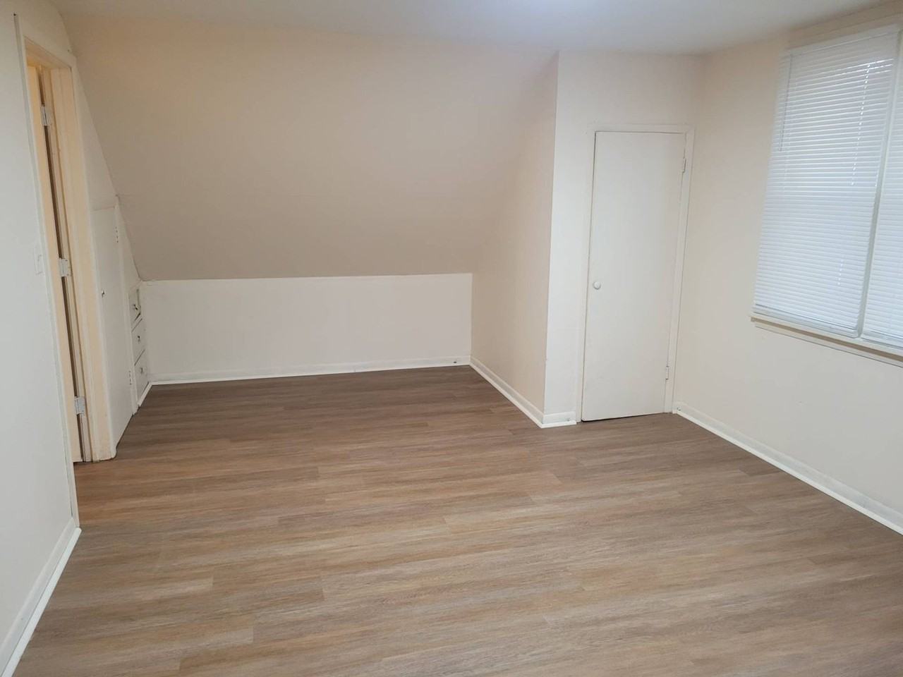 1329 N 38th St - Photo 3 of 9