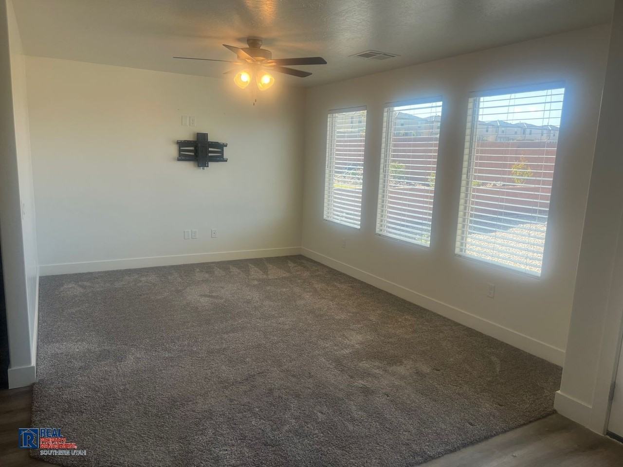 3158 E Halo Ln - Photo 3 of 19