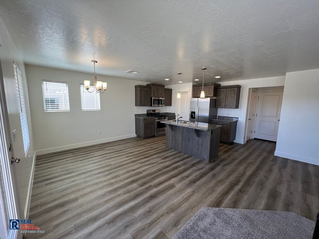 3158 E Halo Ln - Photo 5 of 19