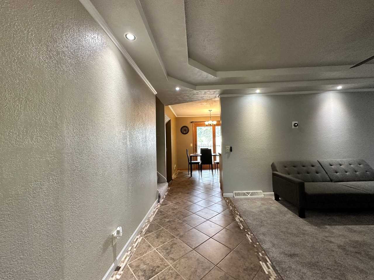 104 W Acacia Blvd - Photo 2 of 17