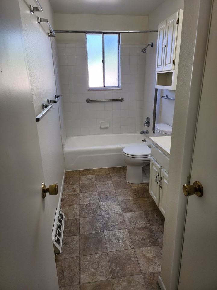 1314 Terry St - Photo 2 of 7