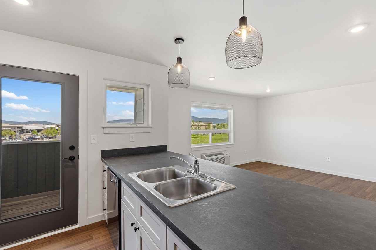 5163 West Side Flats - Photo 5 of 18