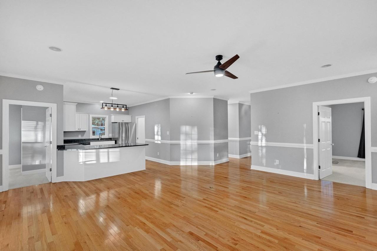 205 Dolphin St - Photo 2 of 24