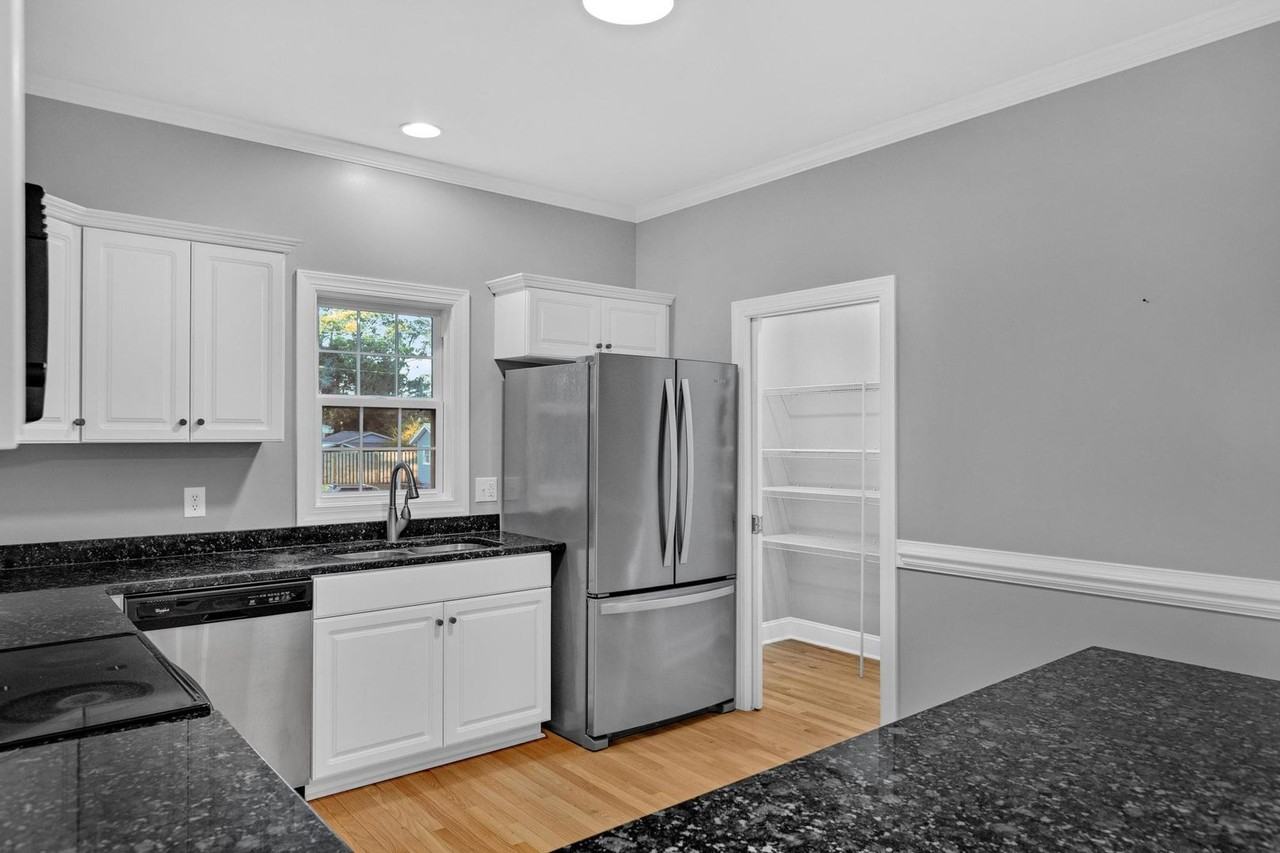 205 Dolphin St - Photo 3 of 24