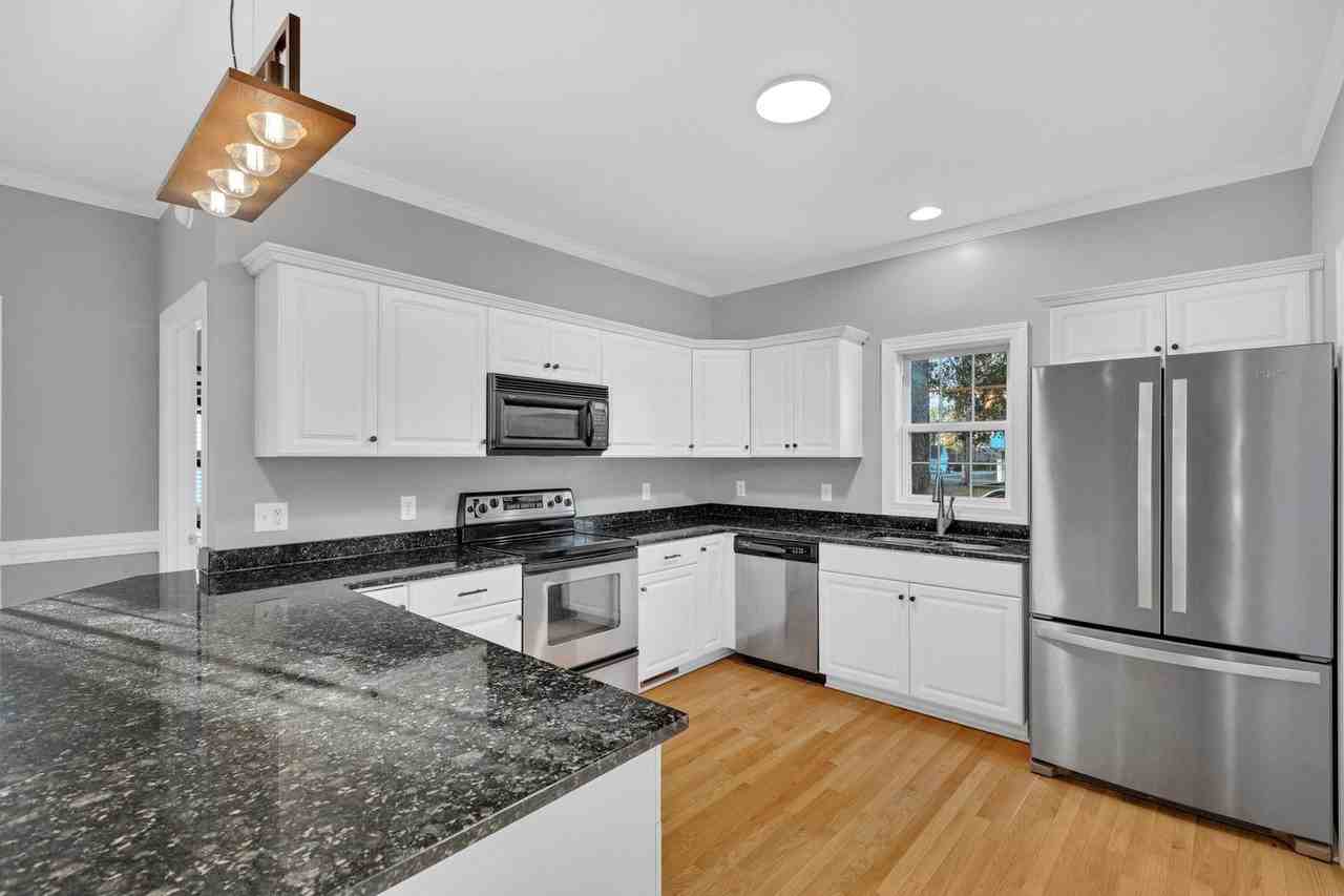 205 Dolphin St - Photo 5 of 24