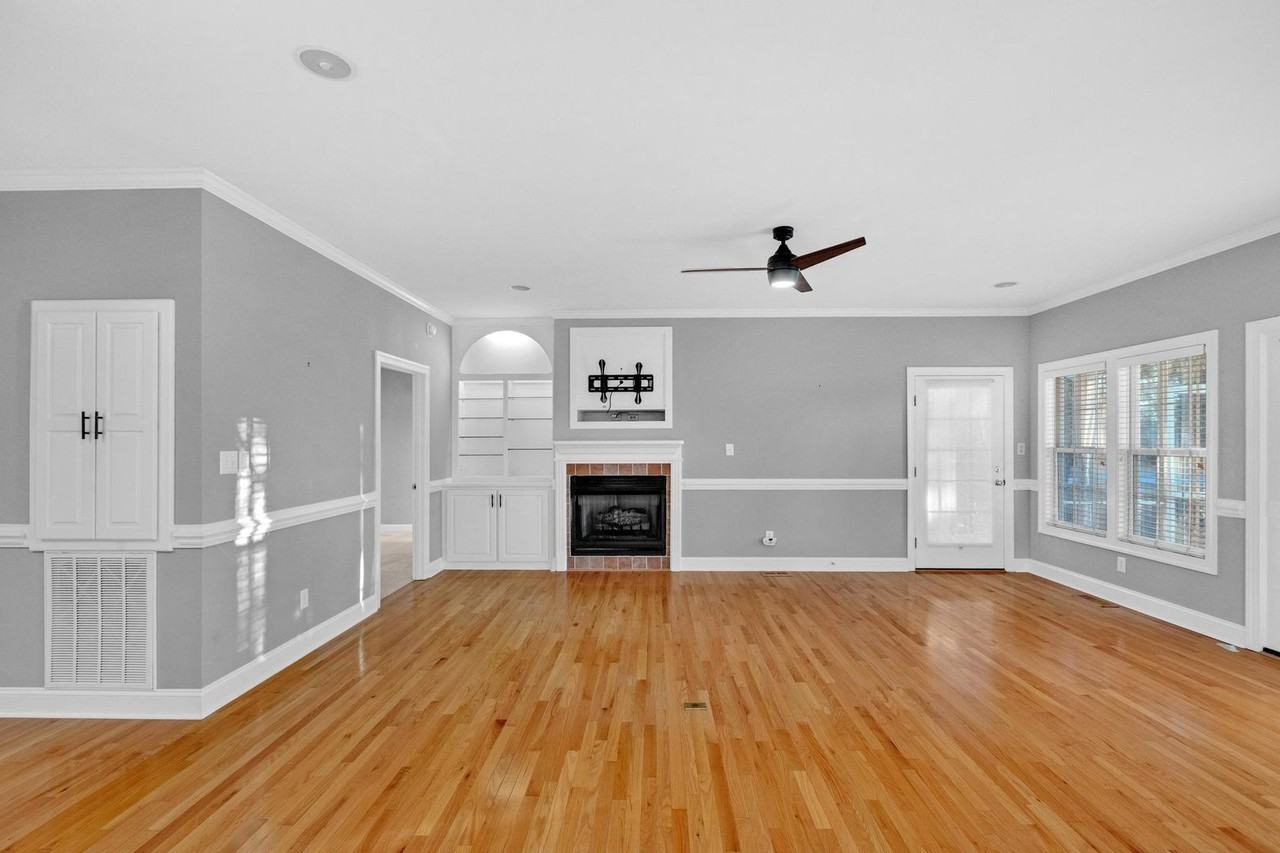 205 Dolphin St - Photo 7 of 24