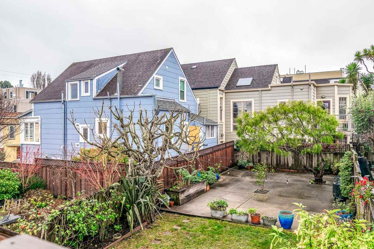 305 30th St #A - Photo 6 of 21