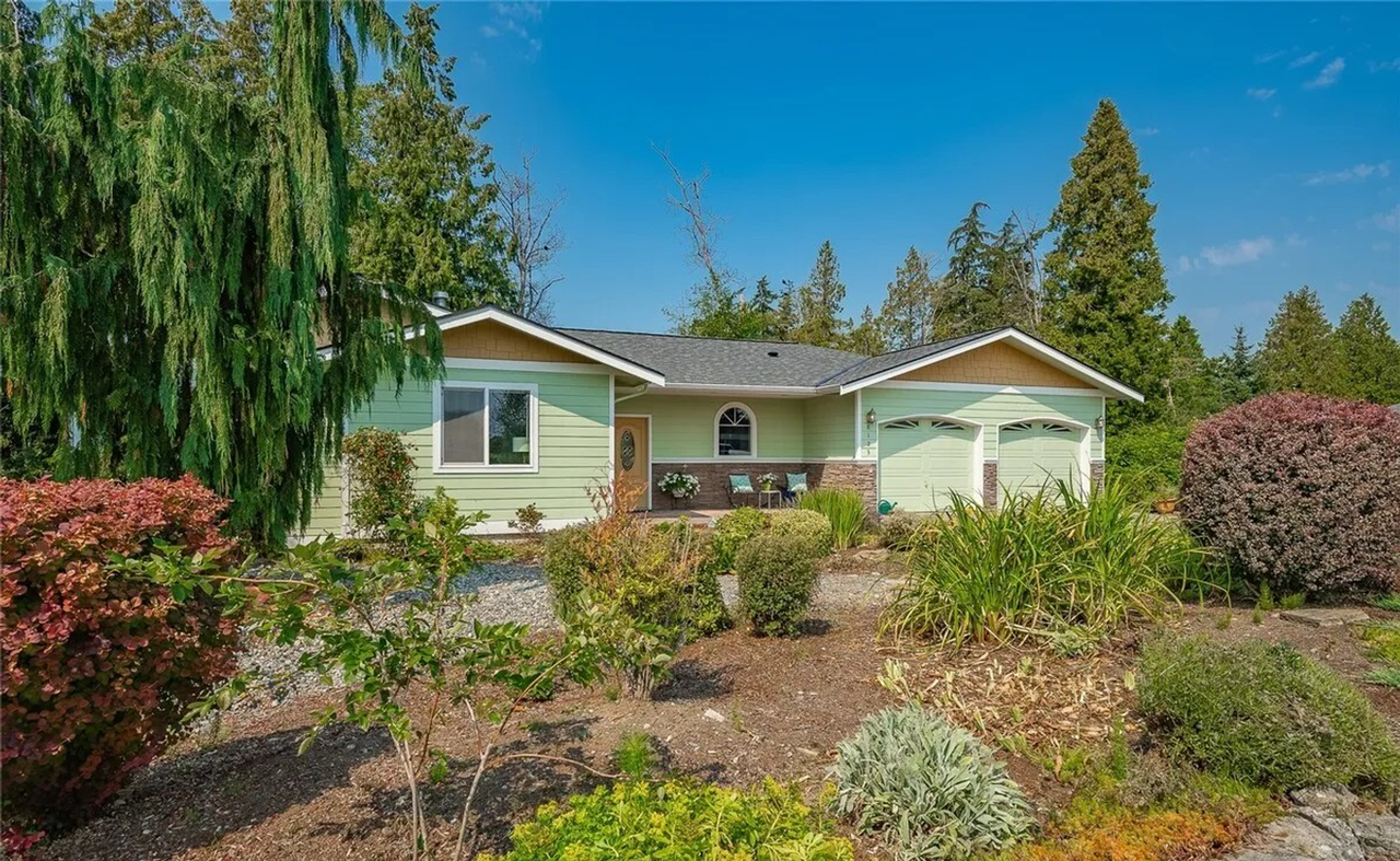 8123 Comox Loop - Photo 2 of 30