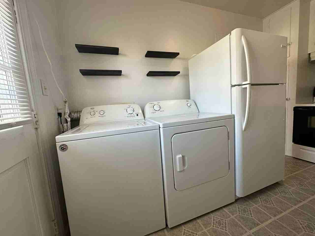 902 Baxter St - Photo 6 of 10