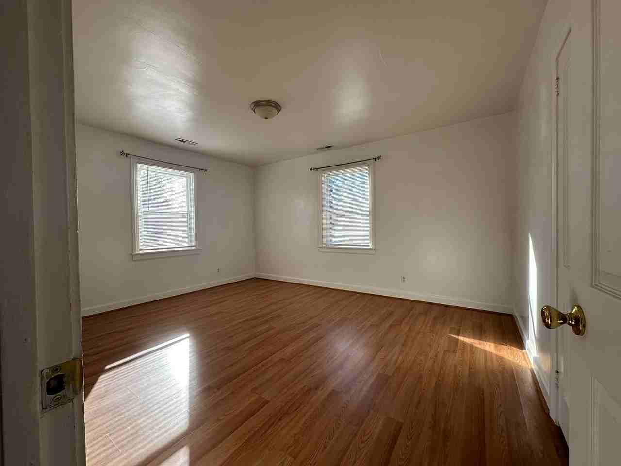 902 Baxter St - Photo 3 of 10