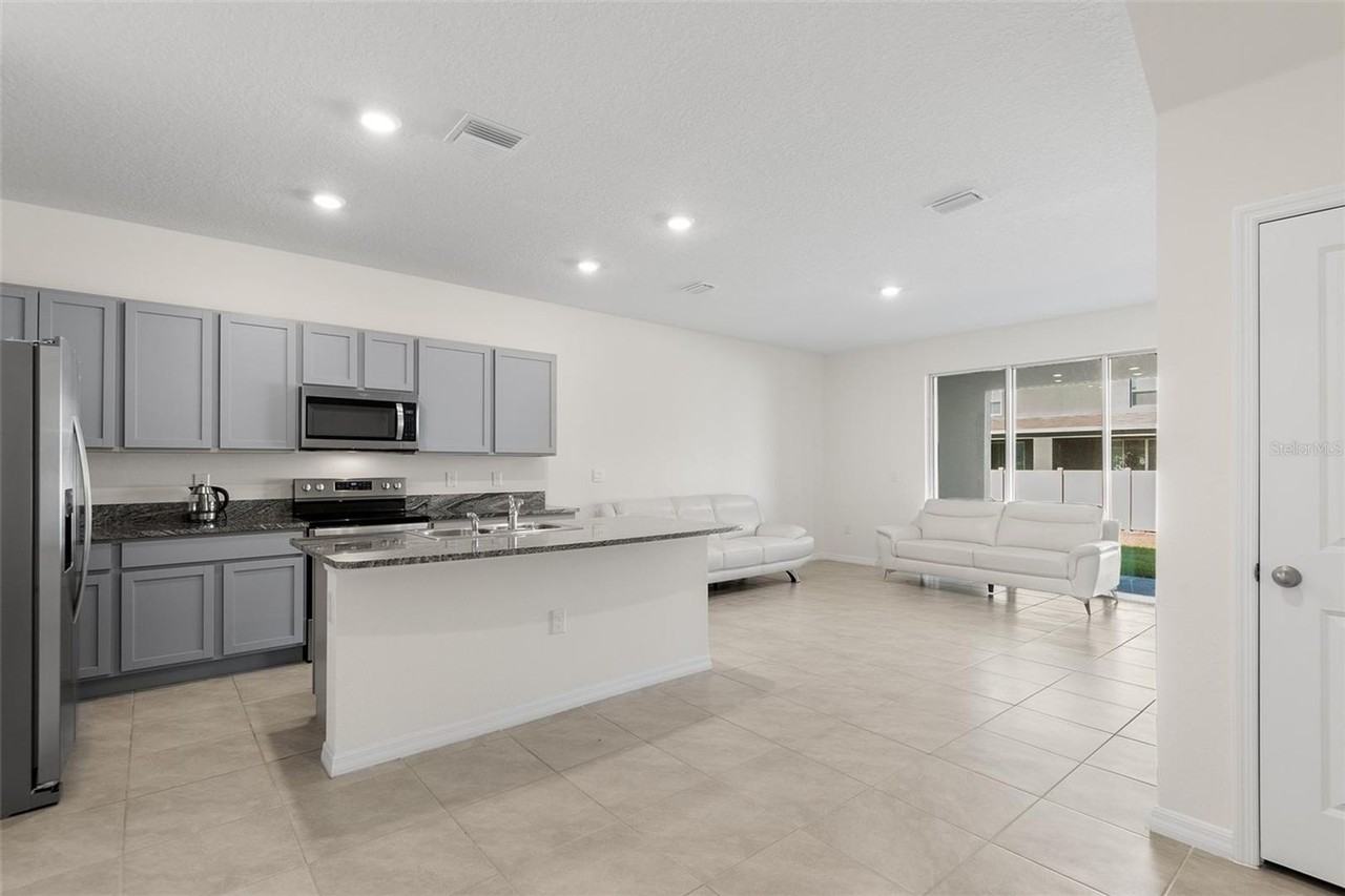 33093 Major Oak Dr - Photo 3 of 14