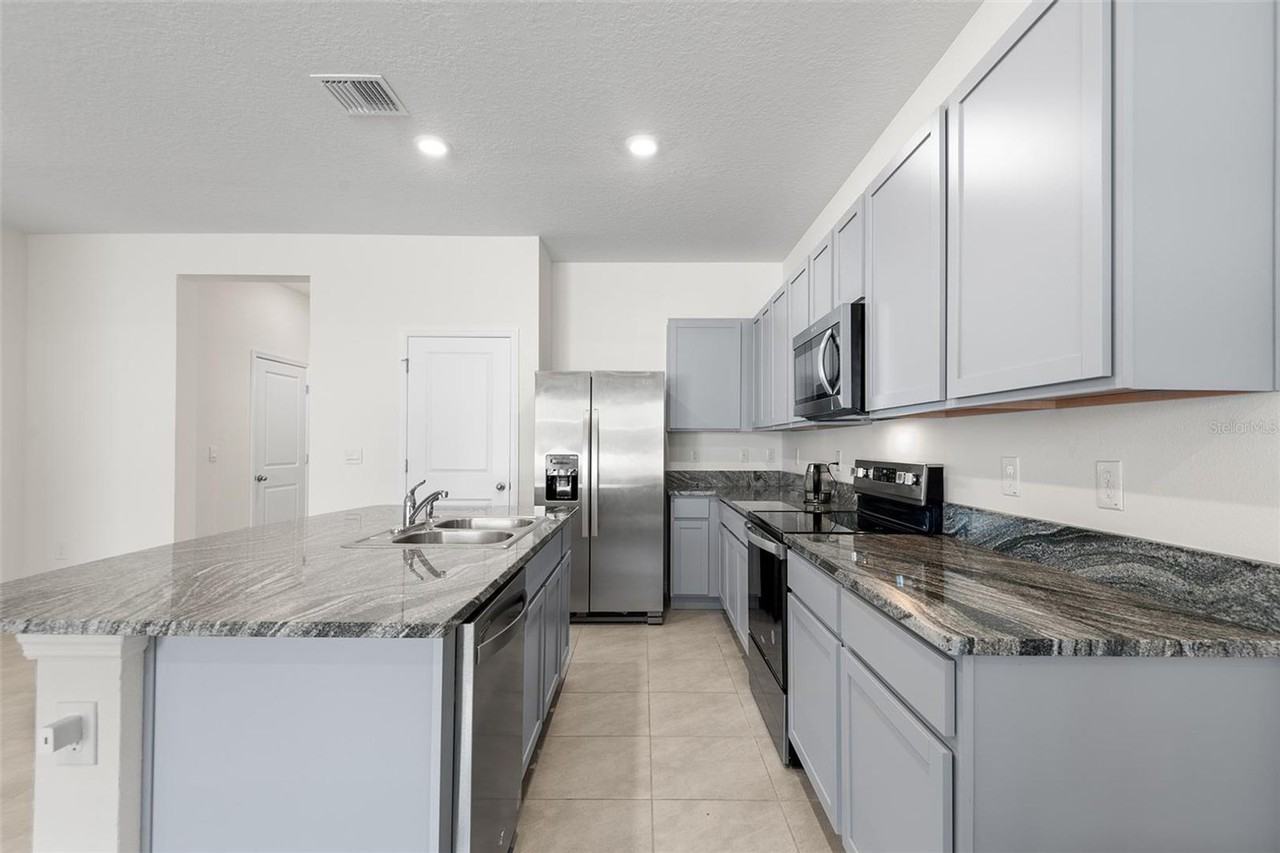 33093 Major Oak Dr - Photo 5 of 14