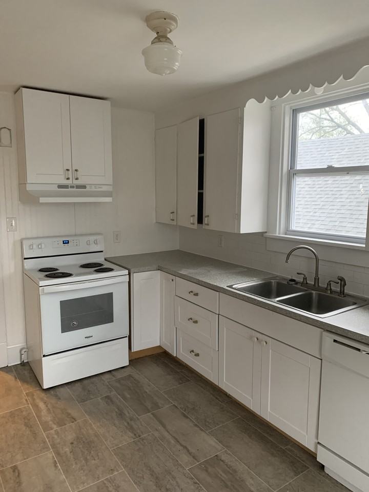 81 Hoover St - Photo 2 of 9