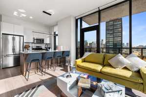 featured image of 1128 W Van Buren St