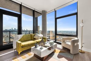 featured image of 901 W Blackhawk St