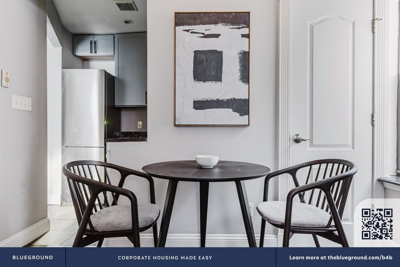 250 E 50th St #1722 - Photo 5 of 18