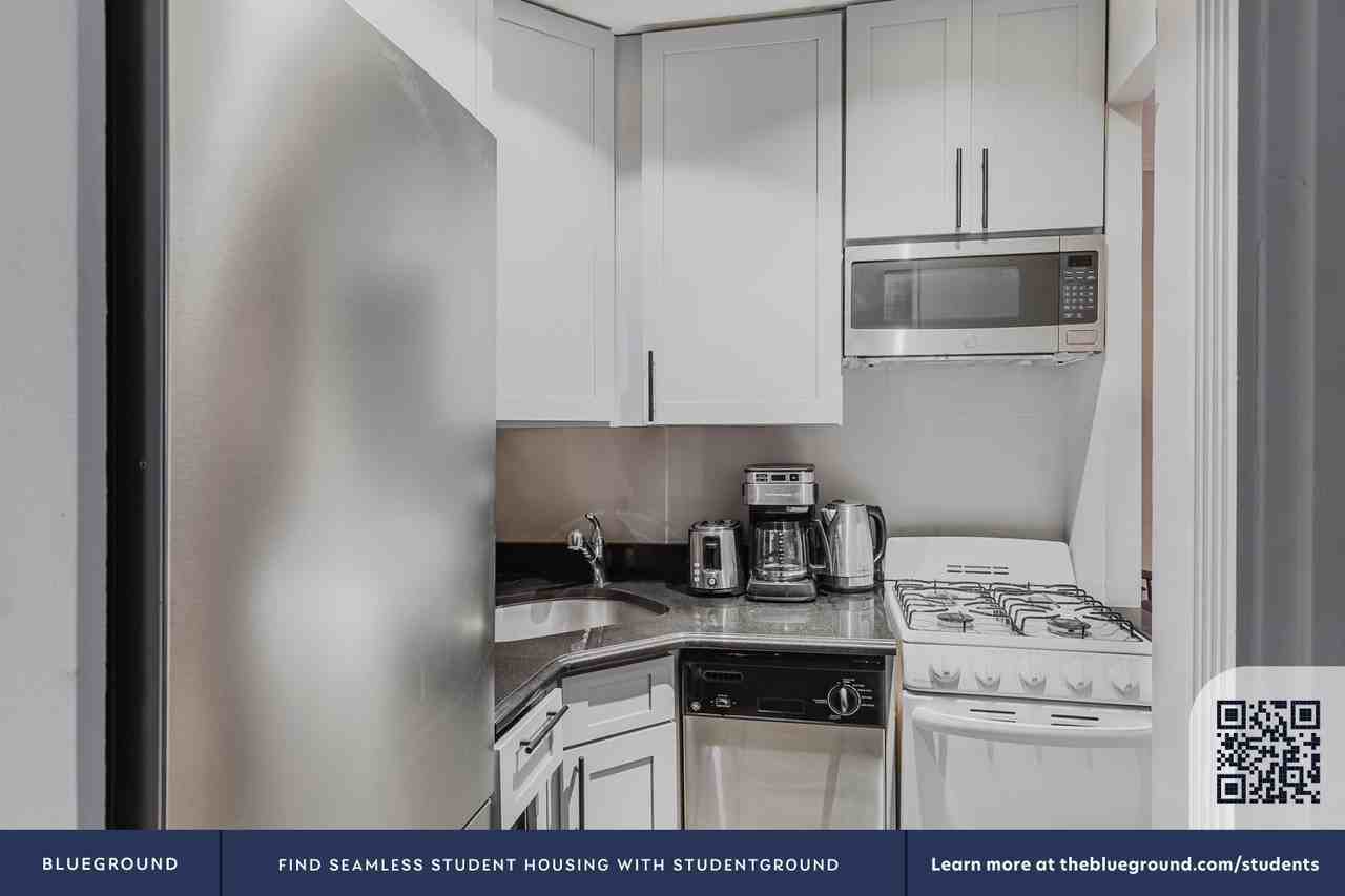 250 E 50th St #1722 - Photo 6 of 18