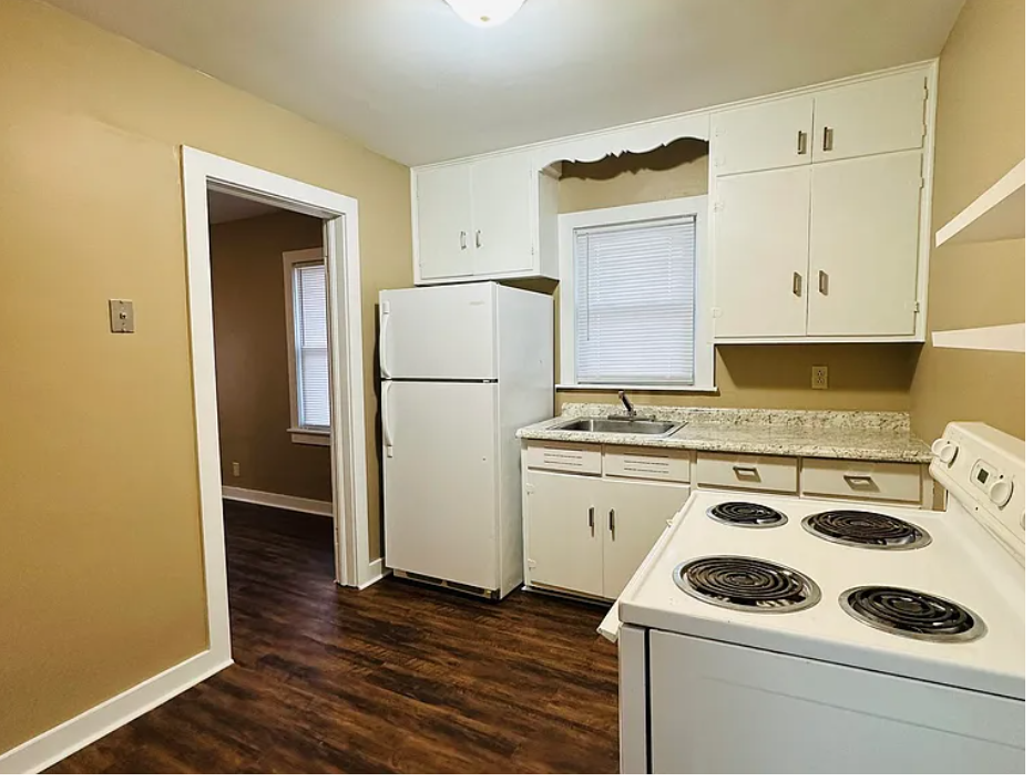 1301 S Elm St #B - Photo 3 of 8