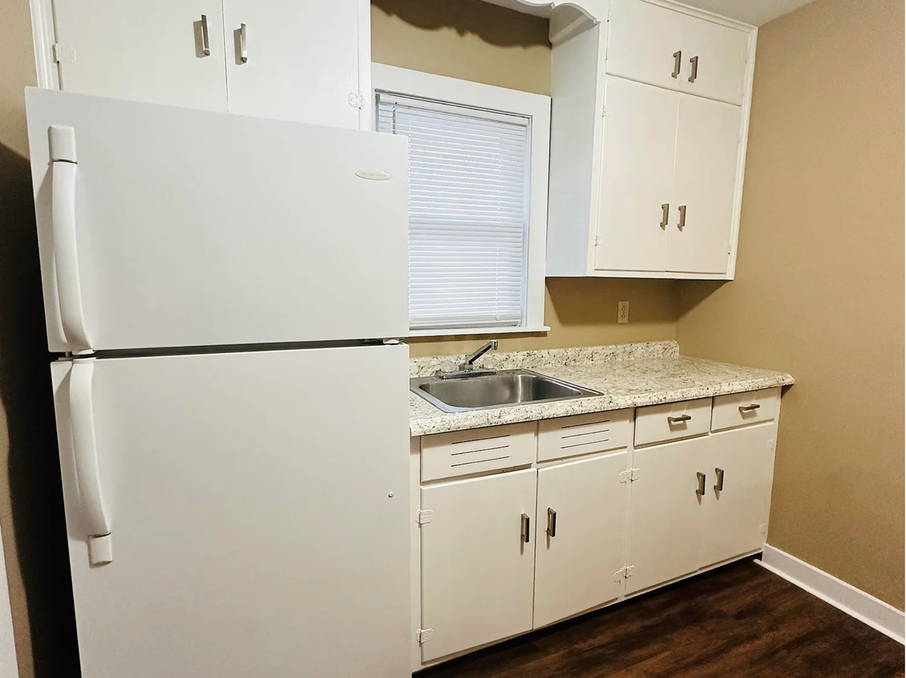 1301 S Elm St #B - Photo 4 of 8