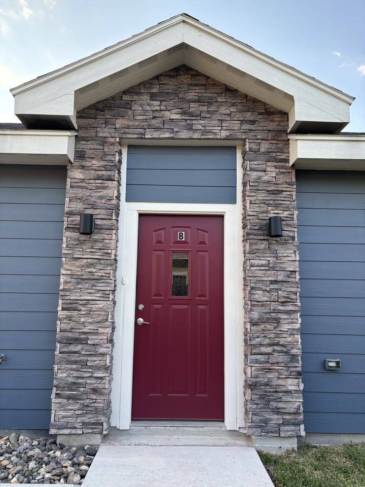2230 Summit Rd #B - Photo 3 of 22