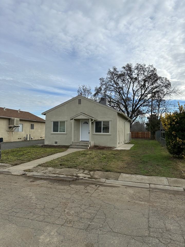 1872 Ayers Ave #NA - Photo 2 of 17