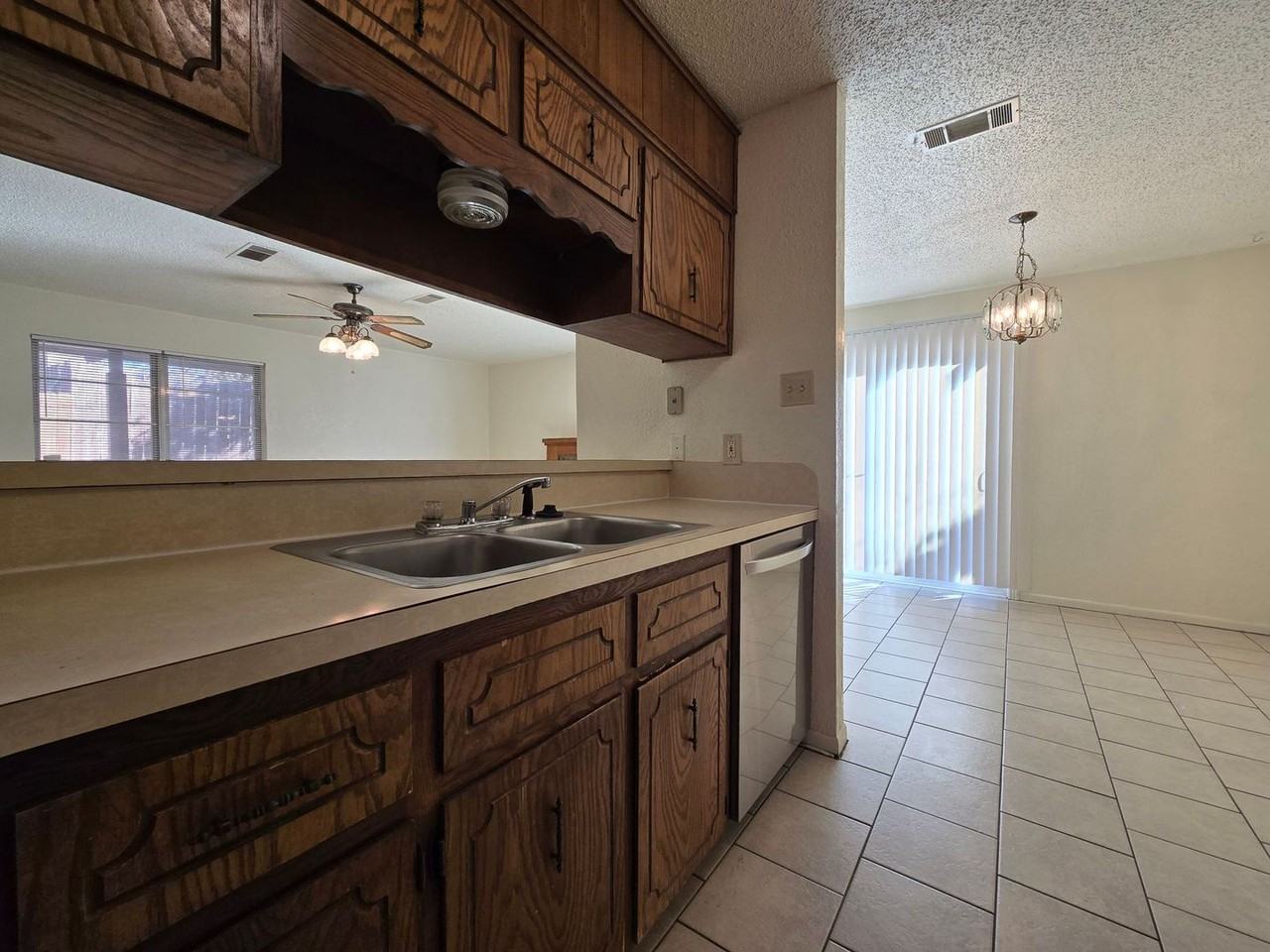 1207 Boulder Run #D - Photo 4 of 20