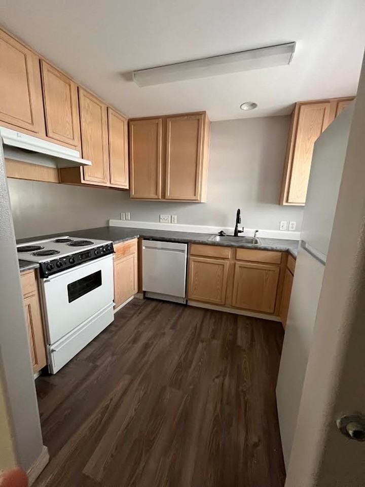 Quail Court Apartments - Photo 2 of 9