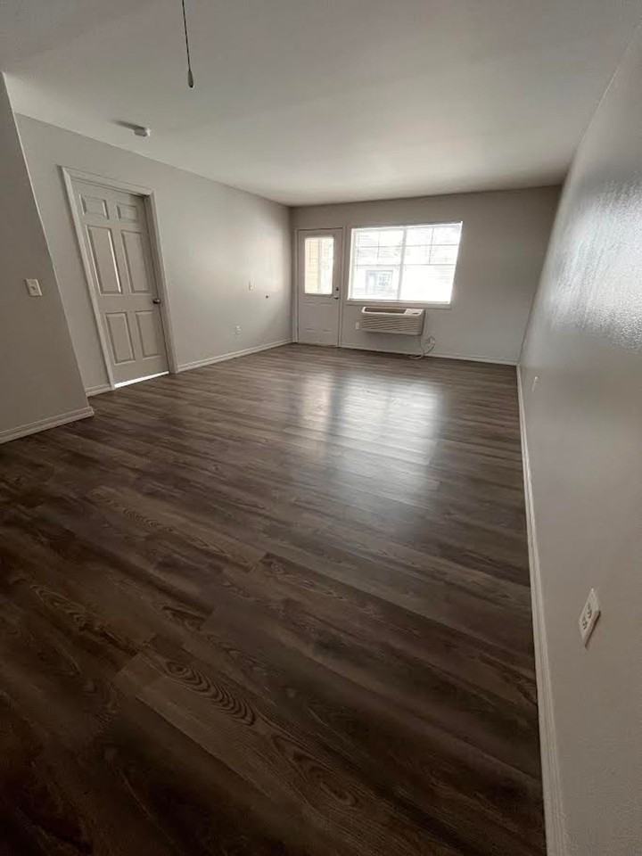 Quail Court Apartments - Photo 4 of 9