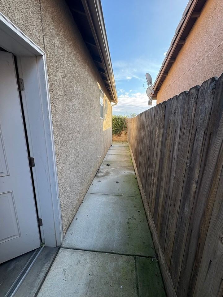 3310 N Tilden Ct - Photo 5 of 35
