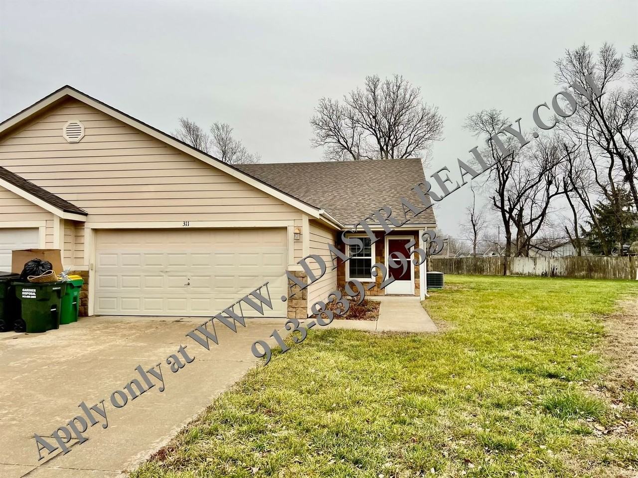 311 W 5th St - Photo 2 of 23