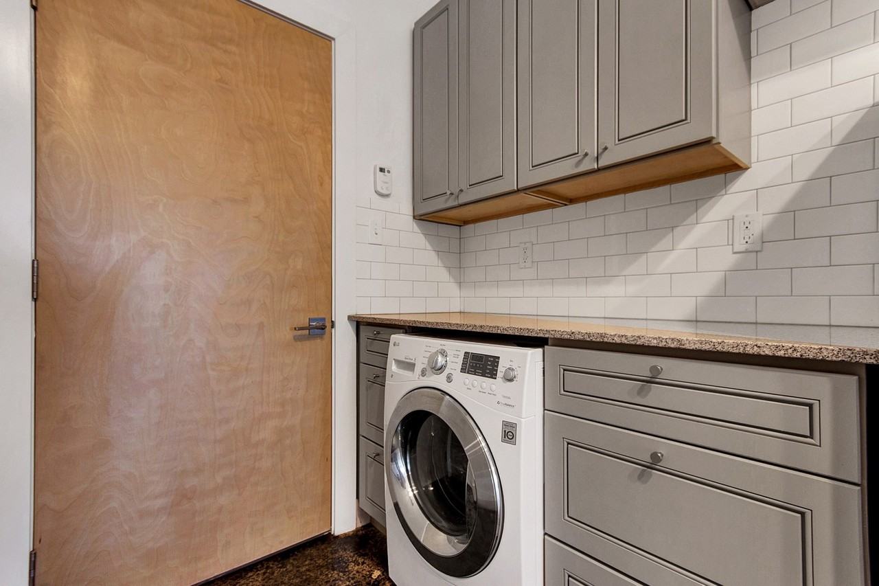 4901 Pernod Ave - Photo 4 of 16