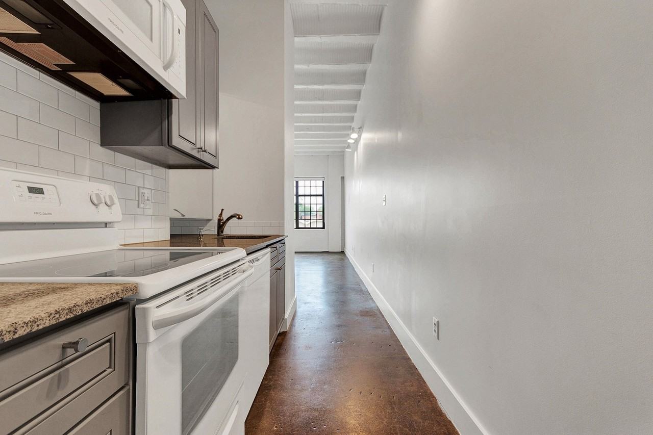4901 Pernod Ave - Photo 5 of 16