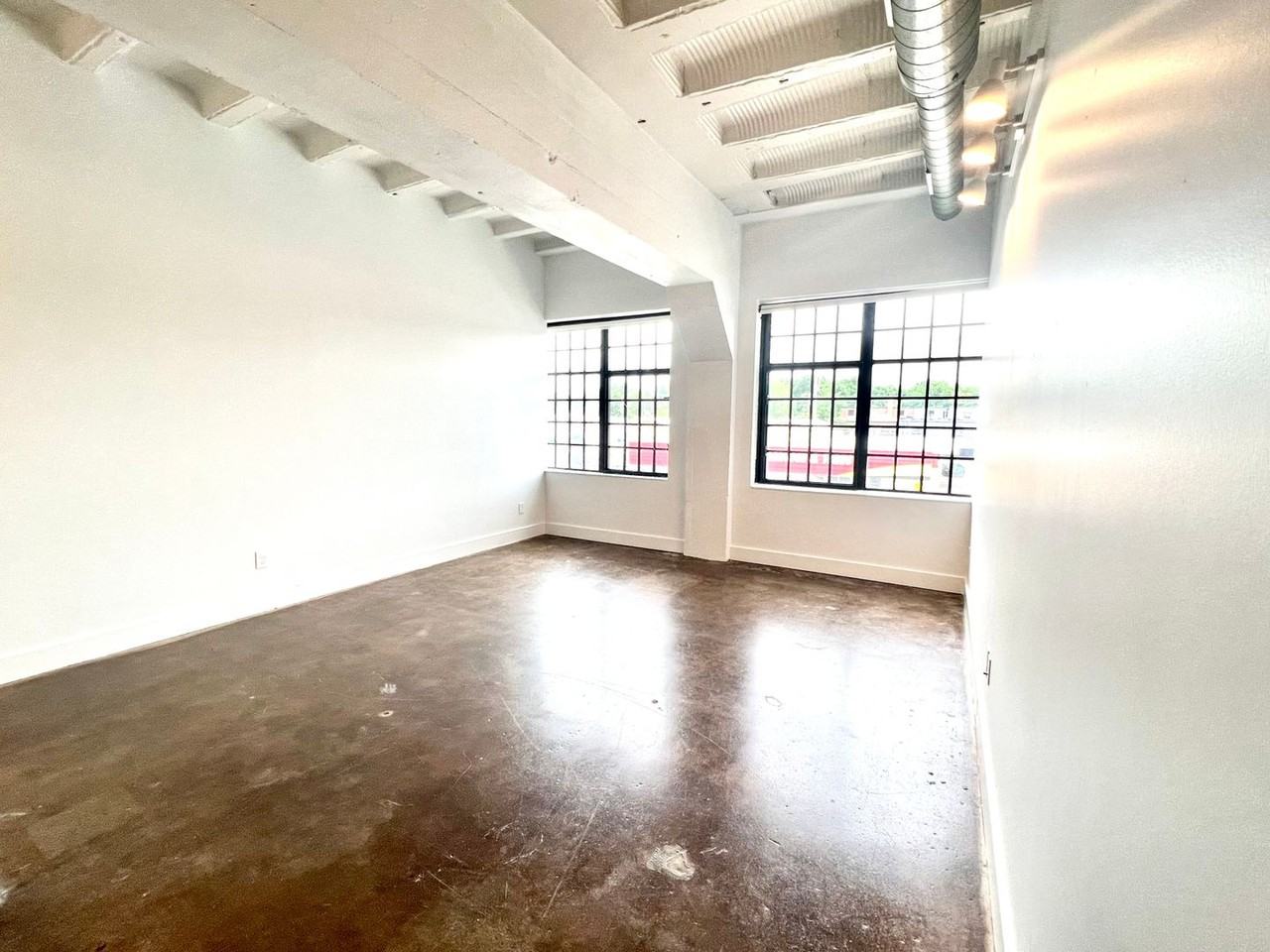 4901 Pernod Ave - Photo 6 of 16