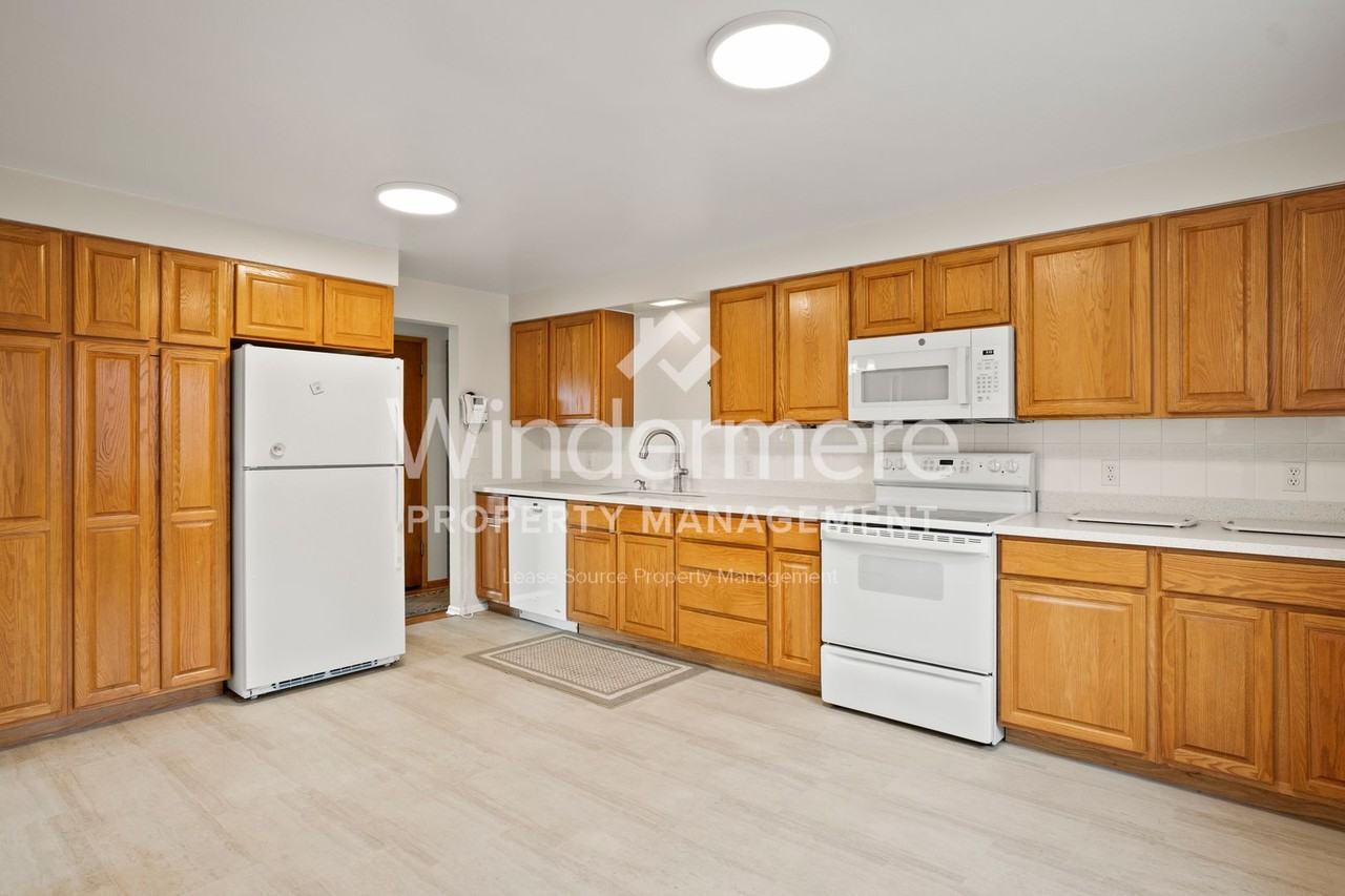 6620 N Washington St - Photo 2 of 38