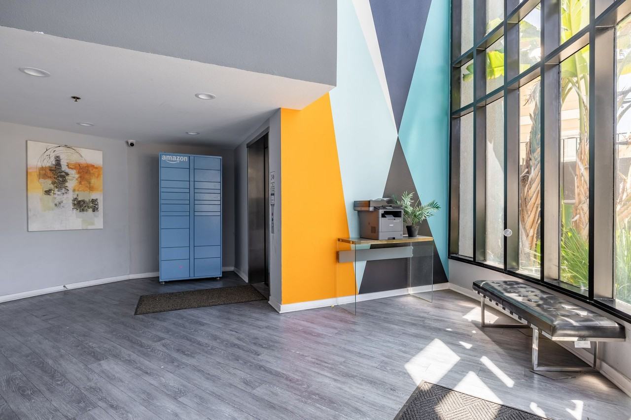 4532 Murietta Ave - Photo 2 of 7