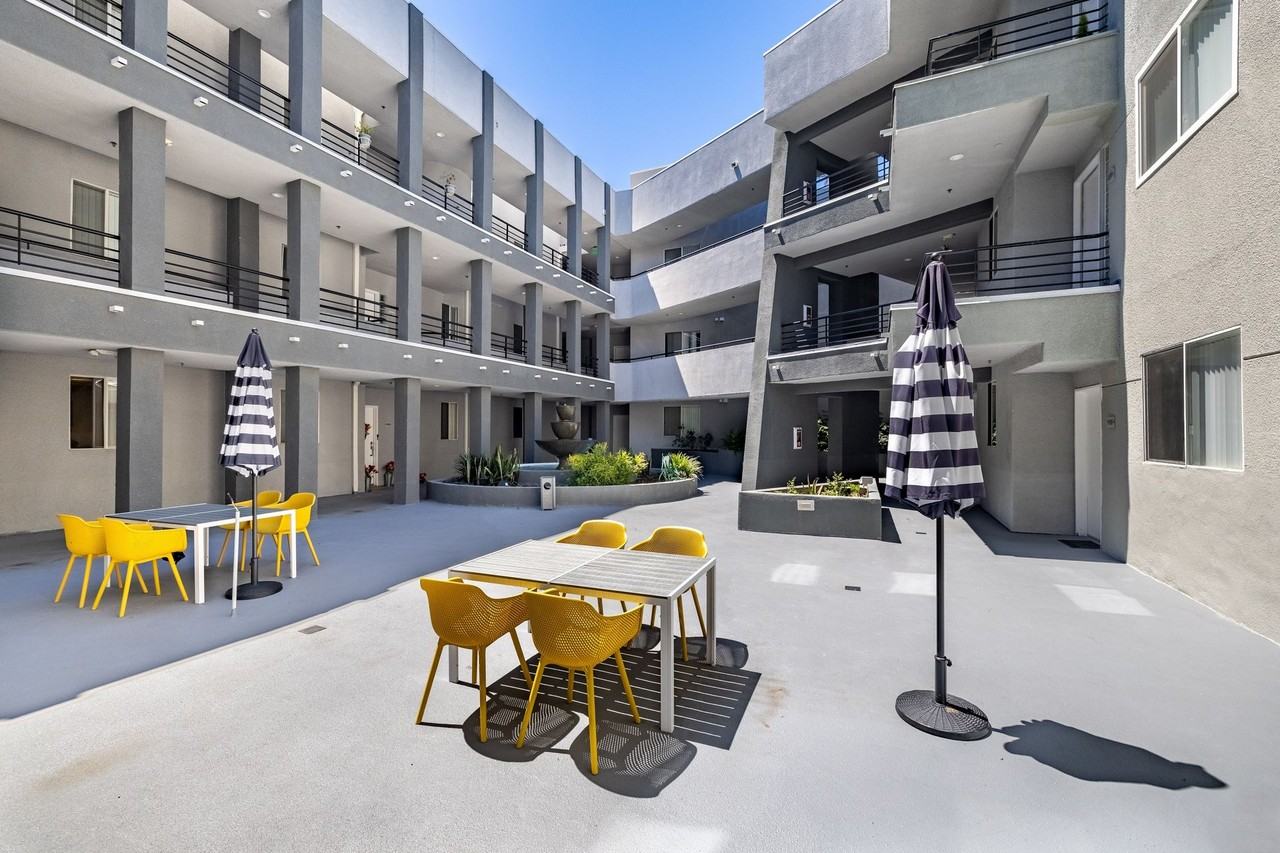 4532 Murietta Ave - Photo 4 of 7