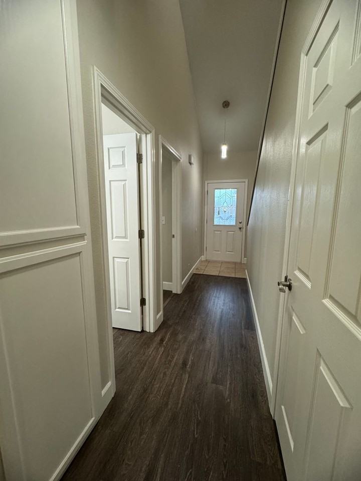 2640 Ceanothus Avenue - Photo 3 of 23