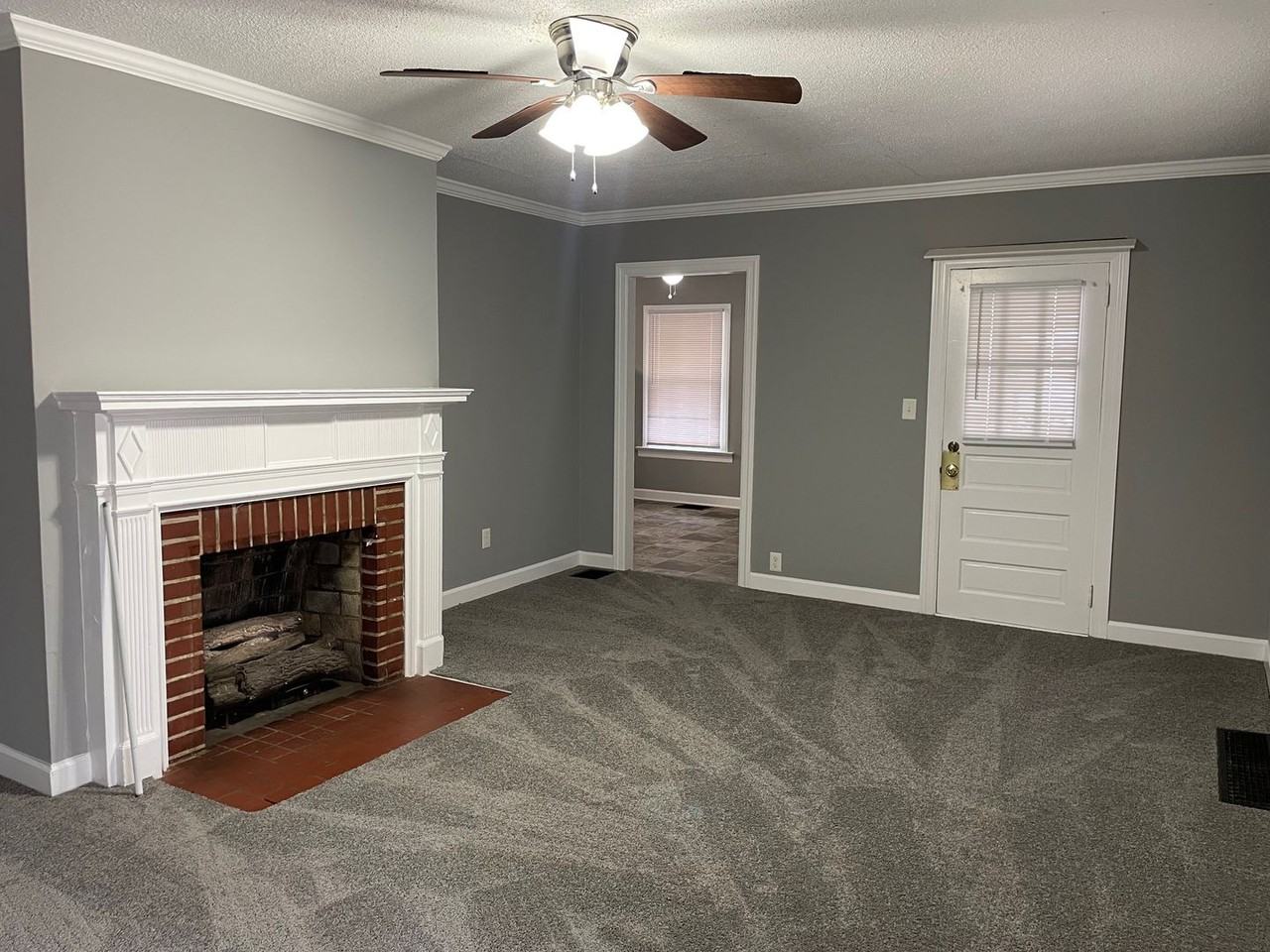 810 Dixon Ave - Photo 2 of 20
