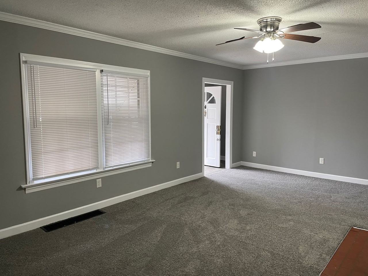 810 Dixon Ave - Photo 3 of 20