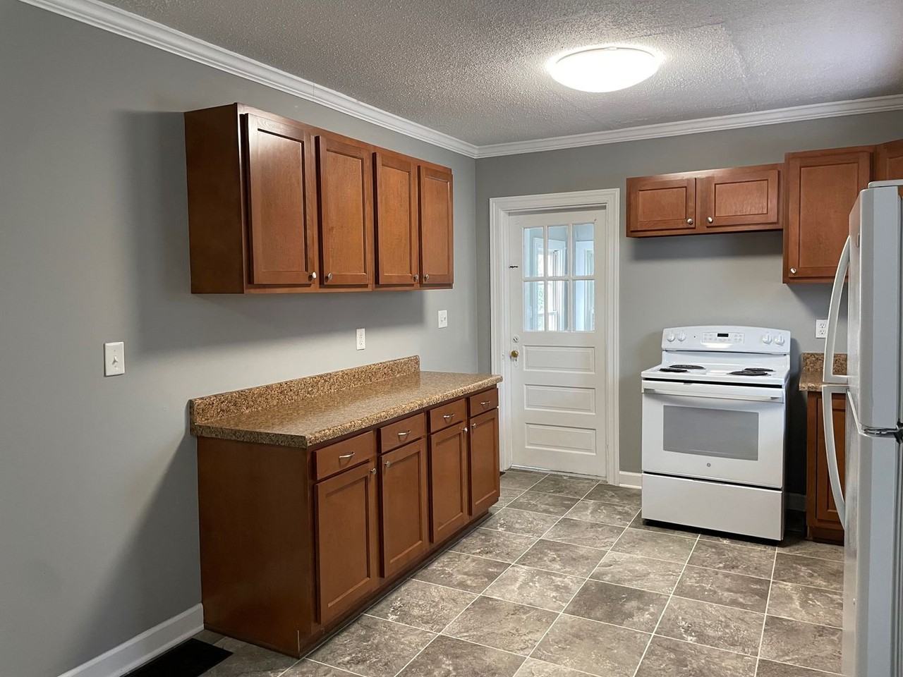 810 Dixon Ave - Photo 5 of 20